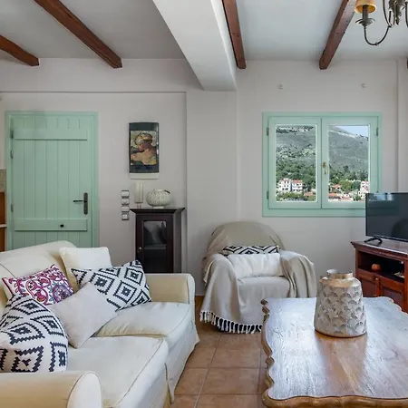 Spyros House, 3 Bedrooms-sea View-in