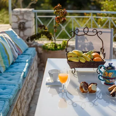 Spyros House, 3 Bedrooms-sea View-in Holiday home Agia Efimia
