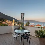 Spyros House, 3 Bedrooms-sea View-in Prázdninový dům *