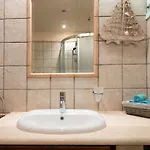 Spyros House, 3 Bedrooms-sea View-in Agia Efimia