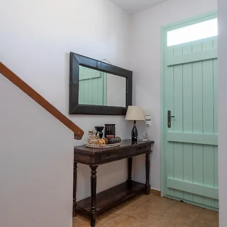 Spyros House, 3 Bedrooms-sea View-in بيت للعطل *