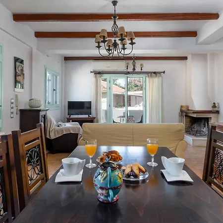 Spyros House, 3 Bedrooms-sea View-in بيت للعطل