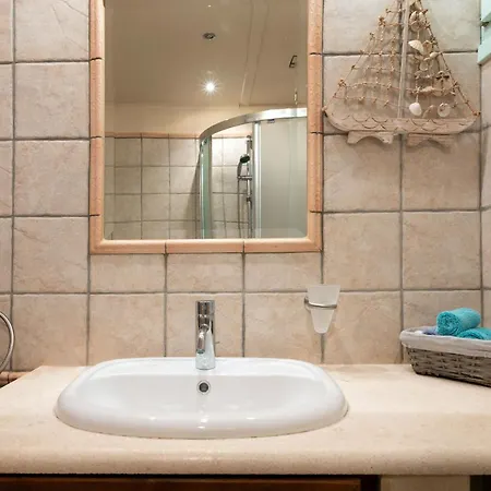 Spyros House, 3 Bedrooms-sea View-in أيّا إفيميا
