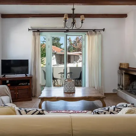 Spyros House, 3 Bedrooms-sea View-in بيت للعطل