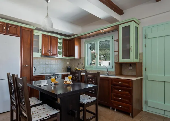 Spyros House, 3 Bedrooms-sea View-in