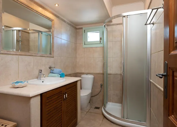 Дом отдыха Spyros House, 3 Bedrooms-sea View-in *