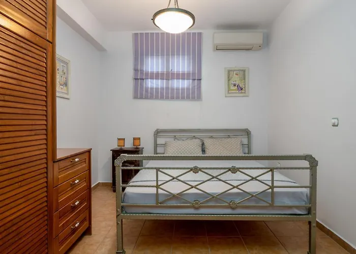 Spyros House, 3 Bedrooms-sea View-in * Айя-Евфимия